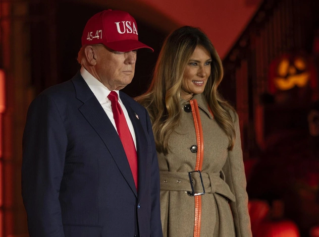 Костюм телохранителя и двойник первой леди: Дональд и Мелания Трамп устроили Хэллоуин в Белом доме