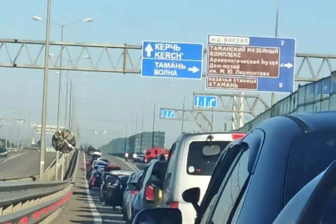 Со стороны Крыма затора почти нет | Источник: Ситуация на Крымском мосту / T.me
