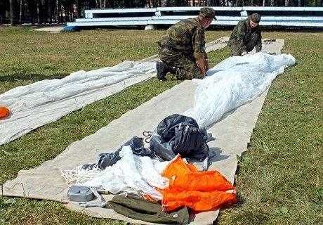 Преподаватели РВВДКУ помогли участникам «Десантного взвода» | ya62.ru