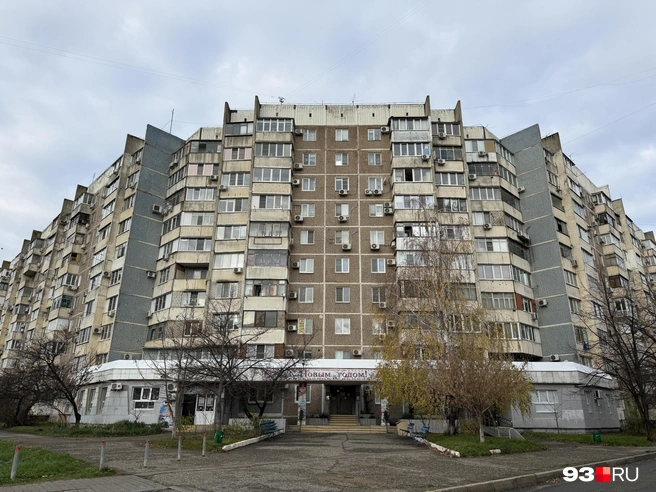 Крошечный Дом культуры расположен на первом этаже многоэтажки | Источник: Валерия Дульская / 93.RU