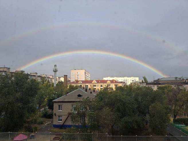 Одна яркая, вторая — чуть тусклее, но тоже заметная | Источник: читатели V1.RU