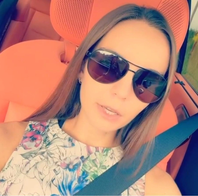 Дина Аверина пожаловалась на неработающие зарядки на электрозаправках в Нижнем Новгороде | Источник: «Arina and Dina Averins» / t.me
