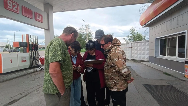 «В свой адрес чего только не наслушались». Горожане стали волонтерами, чтобы навести порядок в очередях на АЗС Борзинского округа | Источник: Ирина Никифорова / МАХ