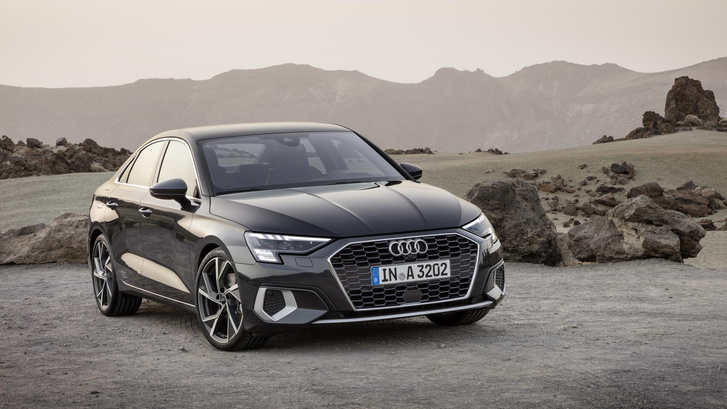 Фото №1 - Ударили по красоте: Audi представила новый компактный седан