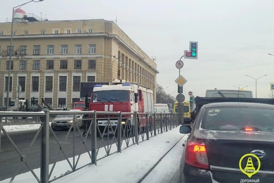 Скорая попала в ДТП на Малоохтинском в Петербурге