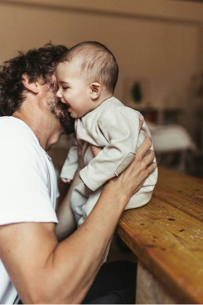 Мужчины тоже плачут: 10 признаков отцовской депрессии