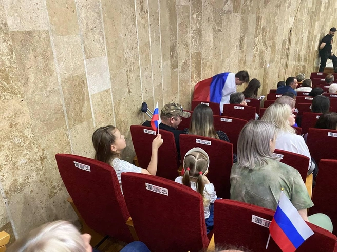 Семьи с детьми пришли послушать Шамана | Источник: Иветта Авраамова / 26.RU