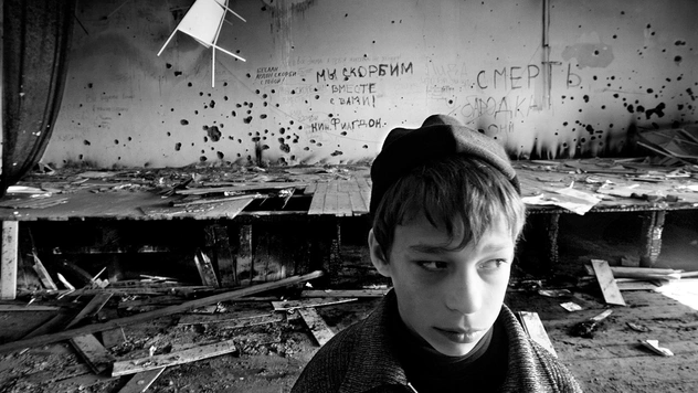 «В 9 лет не будешь думать, что кто-то хочет убить тебя»: что стало с выжившими школьниками Беслана