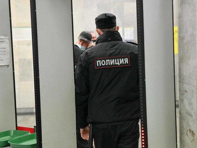 В подвале изолятора временного содержания находились 11 человек, которых перевели в другие помещения из-за подтопления | Источник: Артём Устюжанин / E1.RU