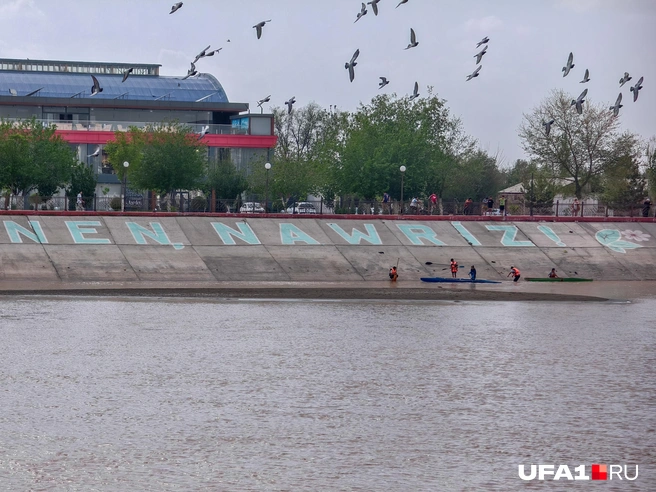 А это городской канал, который идет из реки Амударья | Источник: Булат Салихов / UFA1.RU
