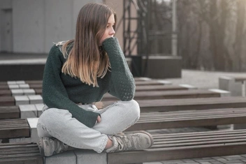 «С первой же моей работы меня уволили после испытательного срока — разочаровалась в себе и плачу каждый день»