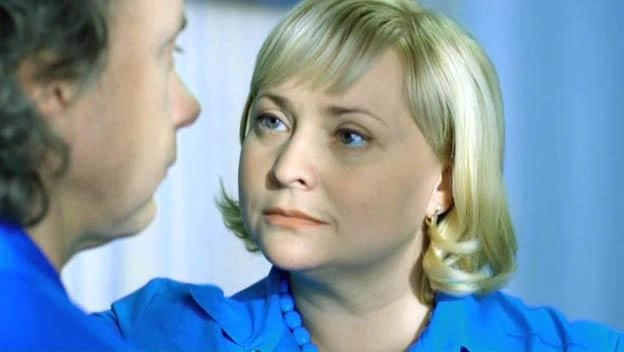 Как и материнство, актерская слава также пришла к ней поздно | Источник: кадр из сериала «Интерны» (18+), реж. Заур Болотаев, Милан Килибарда, Радда Новикова и др, 7ART, 2010 год