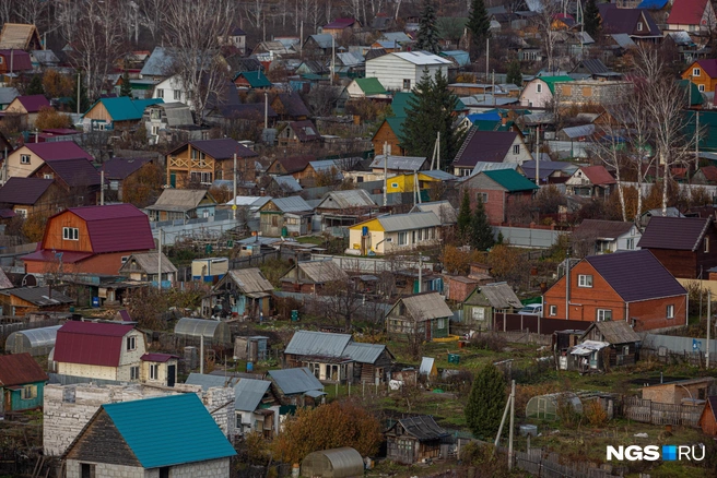 Частный сектор по всему Новосибирску внесли в программу КРТ как территории опережающего развития, но некоторым владельцам домов удалось перевести их в зону ИЖС | Источник: Александр Ощепков / NGS.RU