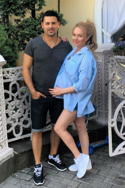 Дарья Пынзарь с супругом во время беременности