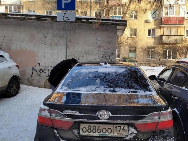 Владелец автомобиля с особыми номерными знаками обязан выплатить штраф за нарушение. | Источник: читатель 74.RU