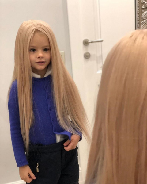 «Сбылась мечта!»: Алиса Юнусова примерила парик и стала как две капли воды похожа на свою мать