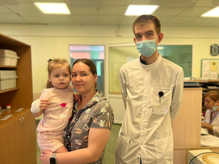 В СПбГПМУ помогли девочке, которую долго лечили от пневмонии, а дело было в куске пластика