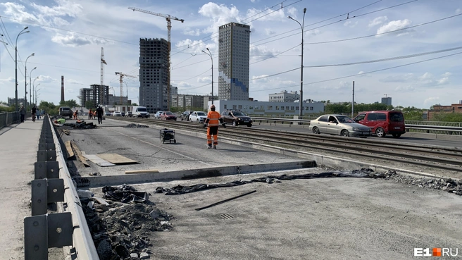 Схема проезда возле «Калины» изменилась из-за ремонта Малышевского моста | Источник: Роман Марьяненко / E1.RU
