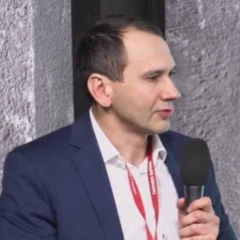 Поднимал руку на жену, даже когда она была беременна: родные забрали к себе 33-летнюю супругу Алексея Скляра