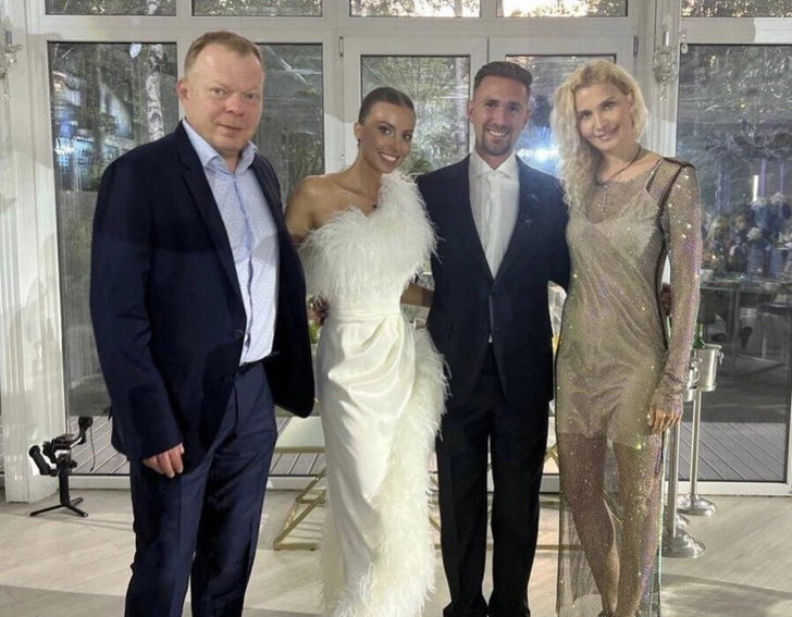 Супруги не хотели привлекать внимание СМИ к своей свадьбе