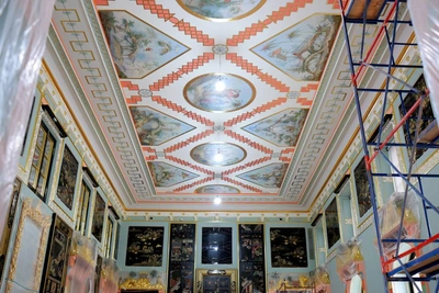 Китайские мастера два года создавали панно для Царского Села