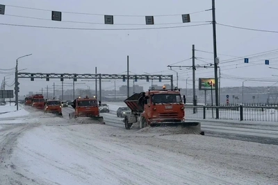В Череповце на уборку снега вывели 81 спецмашину