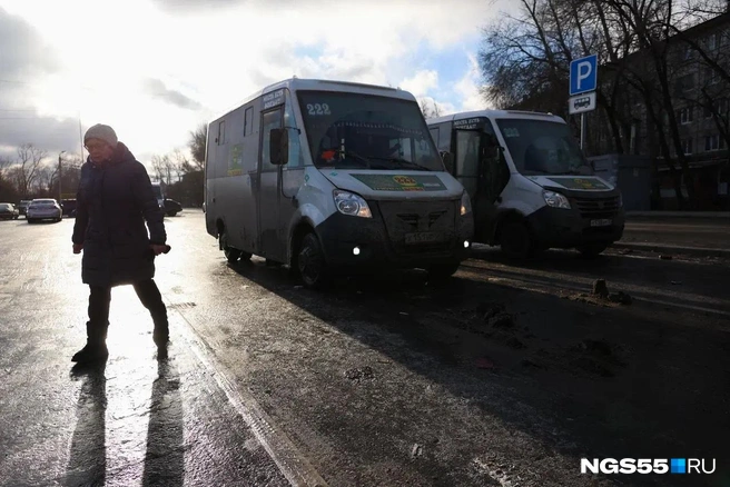 Маршруткам омичи предпочитают автобусы и покупку личных авто  | Источник: Евгений Софийчук / NGS55.RU 