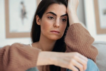 «У меня есть и муж, и четверо детей, и работа, а внутри все равно ощущаю пустоту. Что со мной?»