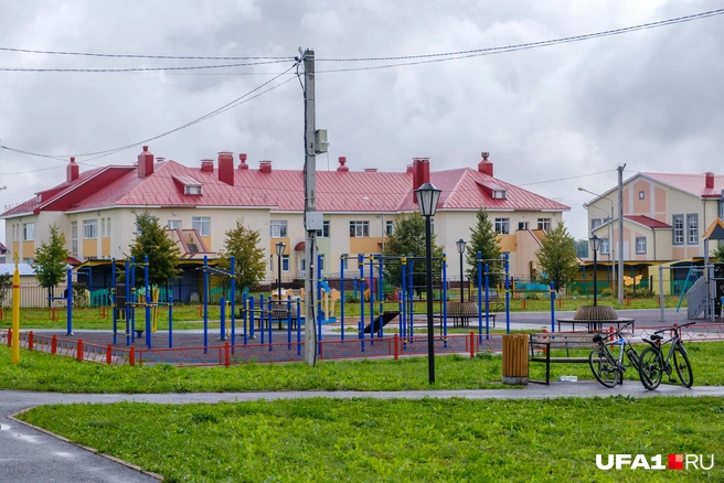 Рядом со школой стоит детский сад | Источник: Булат Салихов / UFA1.RU