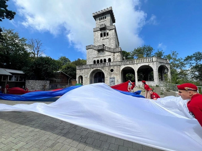 Башня закрыта, туристов почти нет, акции ничего не помешало | Источник: sochi.ru