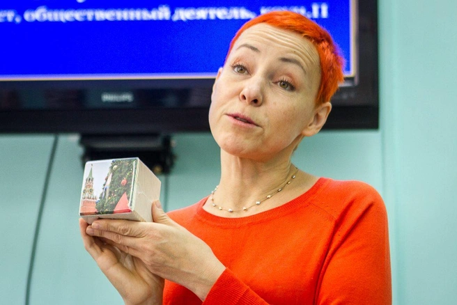 Московская журналистка и эколог Алёна Август и её проект «Детки кремлёвской ёлки»