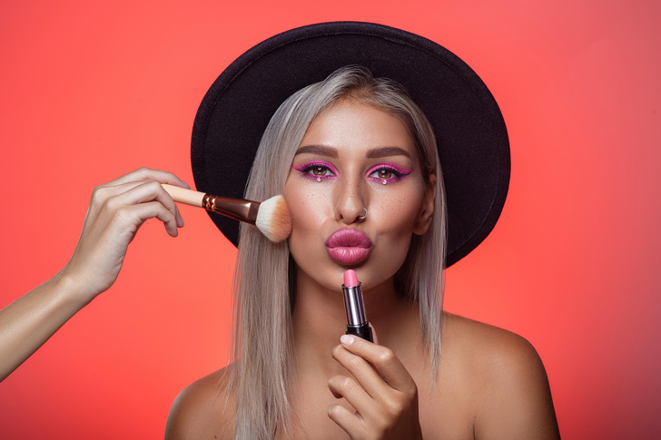 Яркие стрелки и стразы: учимся делать макияж для летней вечеринки
