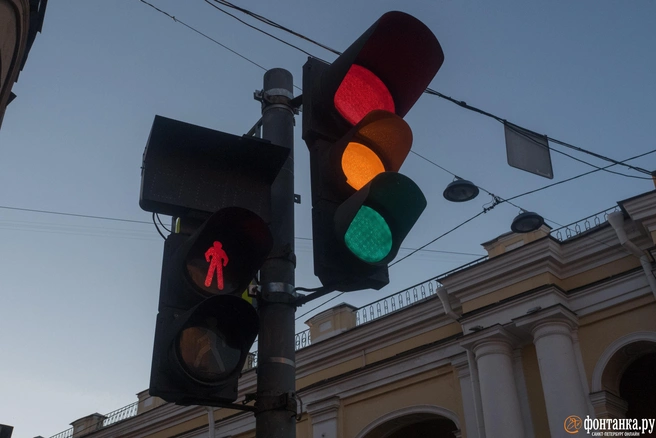 Организацию дорожного движения, в том числе, определяют и федеральные стандарты безопасности  | Источник: Михаил Огнев / FONTANKA.RU