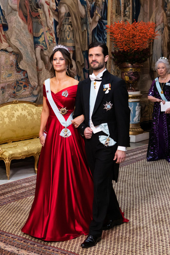 Парад тиар в Стокгольме: как выглядели фамильные украшения шведских аристократок, которым завидует весь мир