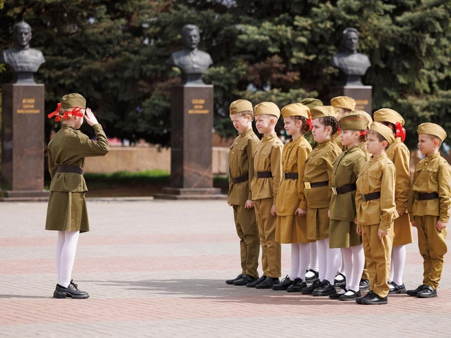 Ученики начальных классов выступили отлично, несмотря на юный возраст и волнение. | Источник: Алексей Волхонский / V1.RU