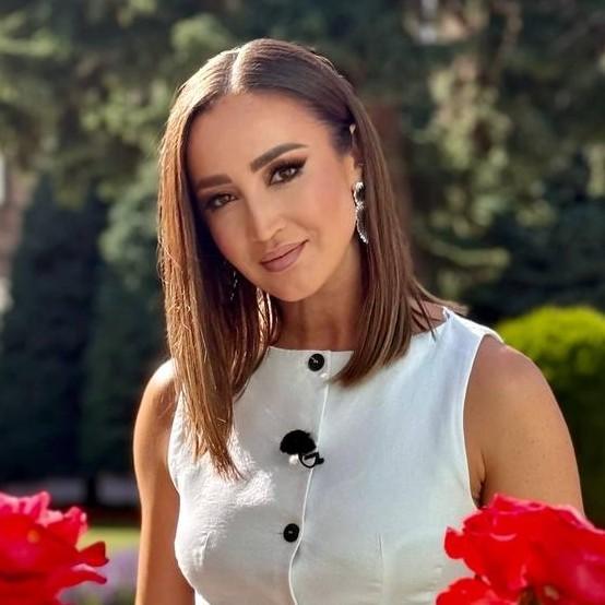 Снова хочет как Бузова! Анастасия Костенко повторила летний образ бывшей соперницы