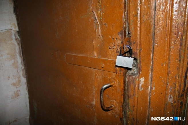 За этой дверью бросили жертву | Источник: Игорь Епифанцев / NGS42.RU