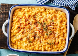 Запеченные макароны с сыром: рецепт быстрого ужина, который стоит копейки