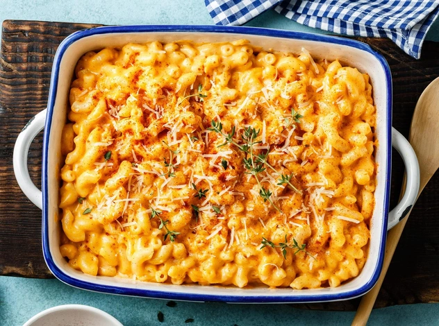Запеченные макароны с сыром: рецепт быстрого ужина, который стоит копейки
