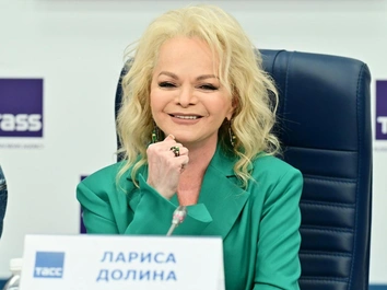 Запись разговора Ларисы Долиной с мошенниками, которые представились сотрудниками ФСБ и выманили у нее 180 миллионов