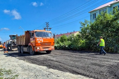 Грунтовую дорогу на Большой Полянке отсыпали асфальтовой крошкой
