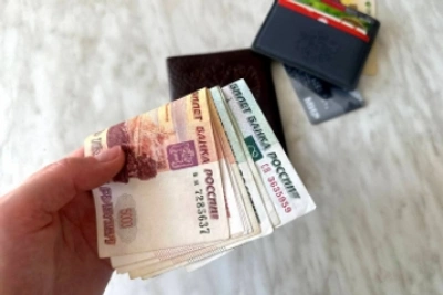 В России 14 регионов с доходом более 100 тысяч рублей