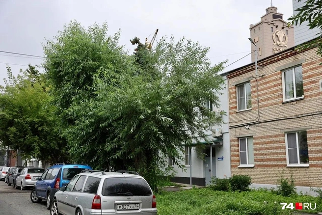Некоторые дома, попавшие под раздачу, находятся в центре города, например, на Свердловском проспекте и не так уж плохо выглядят | Источник: Михаил Шилкин 