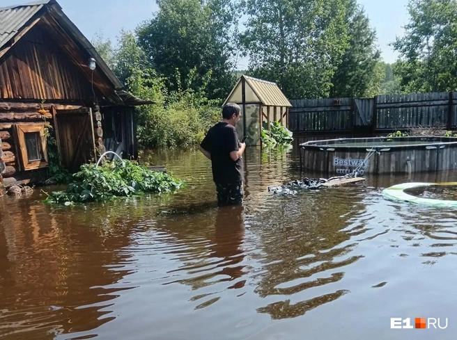 Уровень воды каждый день поднимается | Источник: читательница E1.RU