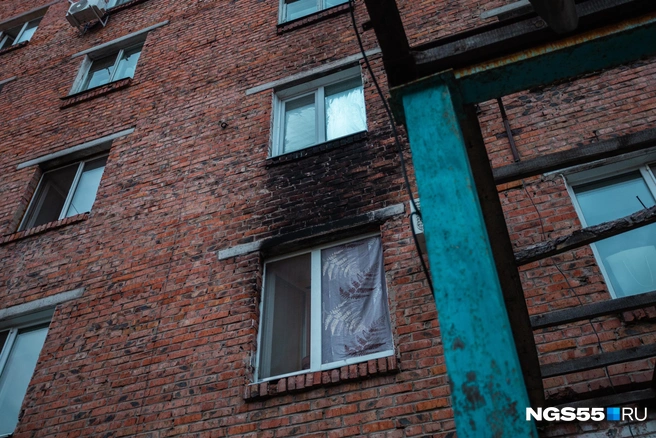 В одной из комнат был пожар | Источник: Кирилл Башинский / NGS55.RU