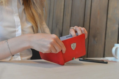 Yekaterinburg Woman's Credit Card Emptied, Now Faces 800,000 Ruble Debt