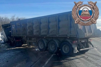 Водитель Audi погиб в аварии с многотонным тягачом под Саратовом