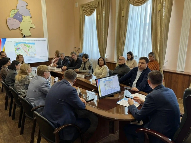 В Энгельсе прошло выездное совещание градозащитного совета при облдуме | Источник: Максим Леонов / Telegram