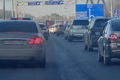 Многокилометровая пробка сковала Пермский тракт