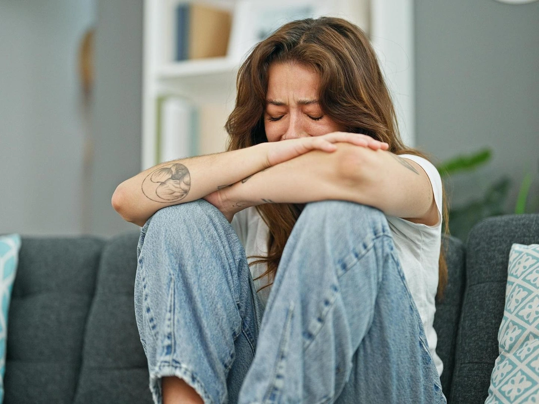 Отпугиваете счастье: 10 признаков, что в вашей жизни накопилось слишком много негатива | marieclaire.ru